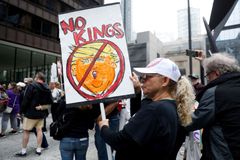 "Cítím, že potřebujeme bránit demokracii." V USA začaly demonstrace proti Trumpovi