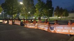 aktivisté zablokovali továrnu BMW