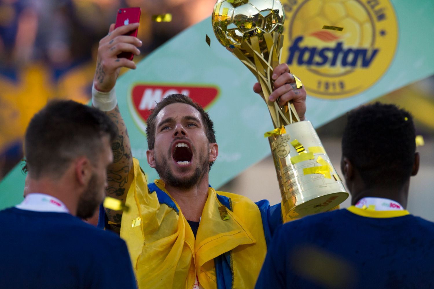 Fotbalisté Zlína slaví vítězství v MOL Cupu