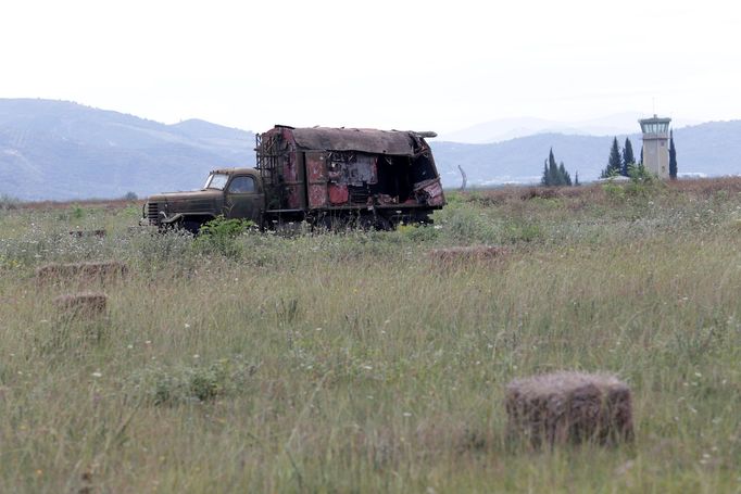 Albánská základna Kucovo, která je plná vraků letadel a zbraní ještě z éry SSSR, se má v budoucnosti stát stanovištěm NATO.