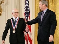 Ralph Bare s bývalým prezidentem USA Georgem Bushem.