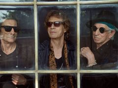 Ronnie Wood, Mick Jagger a Keith Richards spolu hrají desítky let.