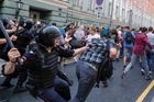 Rusové protestovali po celé zemi proti důchodové reformě, policie zadržela 800 lidí