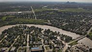 Řeka zaplavila obytnou část poblíž centra Calgary.