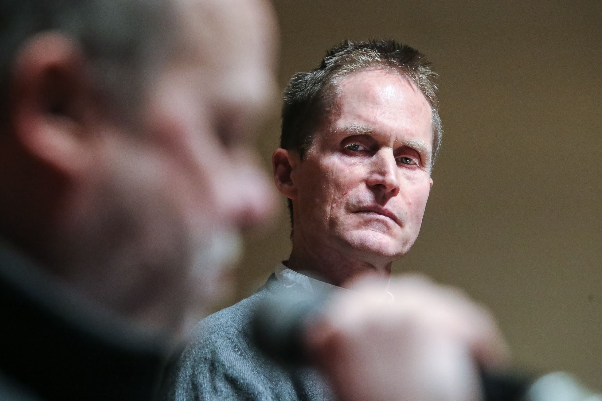 Peter Hoeg čte v Praze ze své knihy