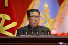 Kim Čong-un oznámil, že KDLR vyhrála nad covidem. Oficiální bilance je 74 mrtvých