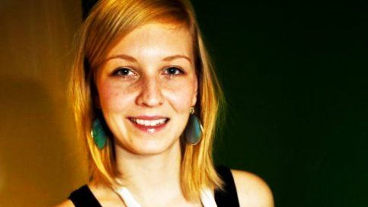 Studentky u plotny: blondýnin pravý nakládaný hermelín!