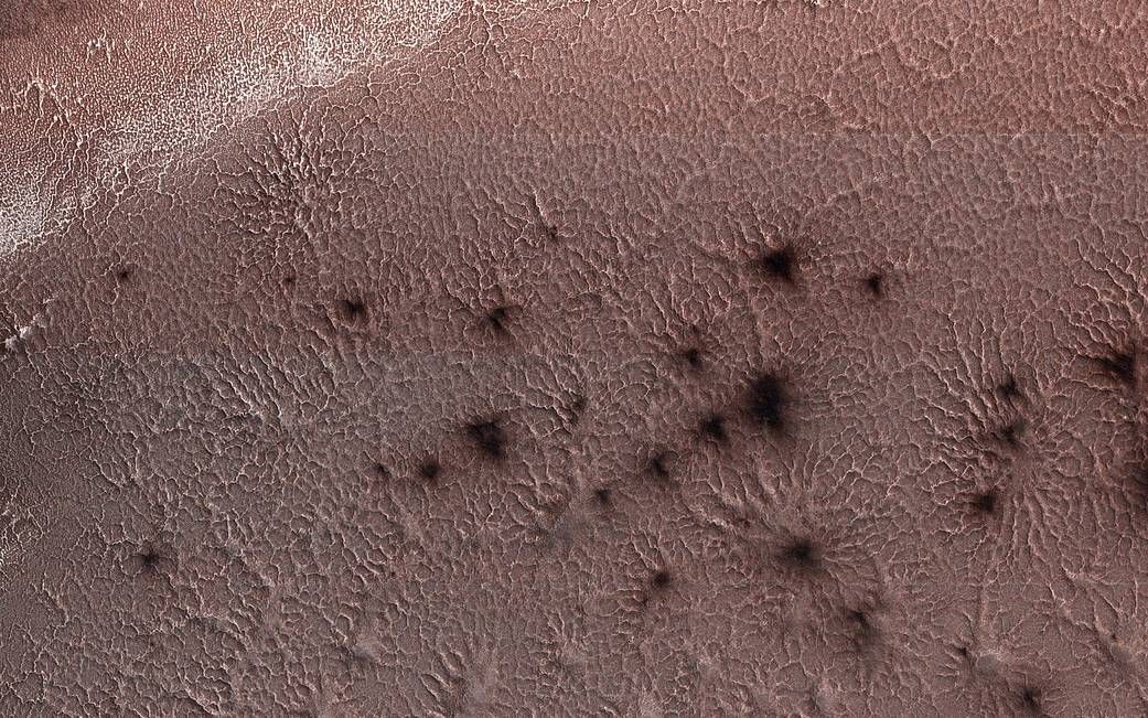 Fotogalerie / Fascinující pohledy na povrch Marsu / NASA / 50