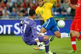 Švýcarského gólmana Diega Benaglia nepřekonal ani Hulk a skóre zápasu tak určil vlastním gólem Dani Alvés. Brazílie přišla o sérii jedenácti zápasů bez porážky.