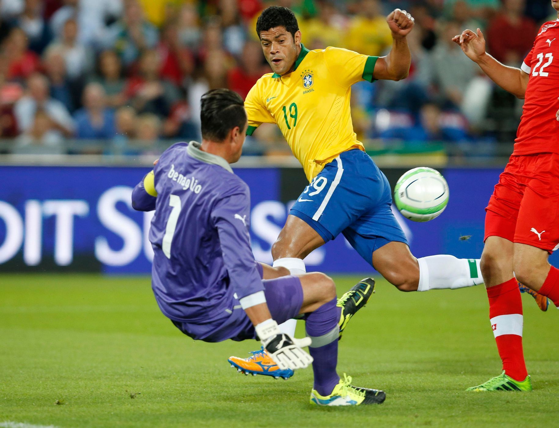 Fotbal, Švýcarsko - Brazílie: Diego Benaglio - Hulk