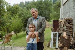 Okupaci zažijí na chalupě. V novém filmu o srpnu 1968 se Krobot stará o vnuka