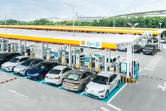 Největší nabíjecí stanice pro elektromobily na světě má 258 bodů. Otevřel ji Shell