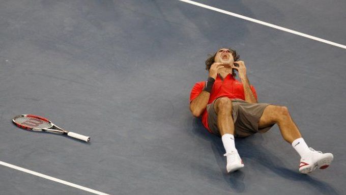 Takhle se Federer radoval po finále US Open loni.