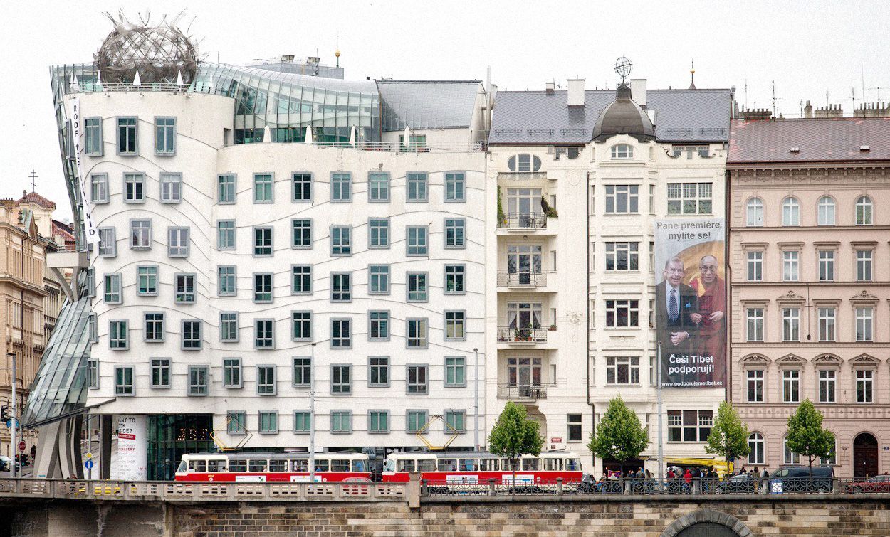 Jednorázové úžití / Dancing house