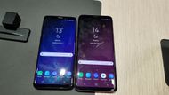 Samsung se soustředil na kvalitu fotoaparátu, který disponuje proměnlivou clonou. V plně otevřeném stavu má rekordní světelnost, za běžného světla nabídne větší ostrost záběrů - alespoň to výrobce slibuje. Lepší je také zvuk. V balení by mělo být i jednoduché pouzdro. Větší model 9+ má více paměti a fotoaparát se zoomem jako Note 8. V předobjednávkách je navíc levnější než loňský model díky slevě 2500 korun i za nefunkční starý mobil.