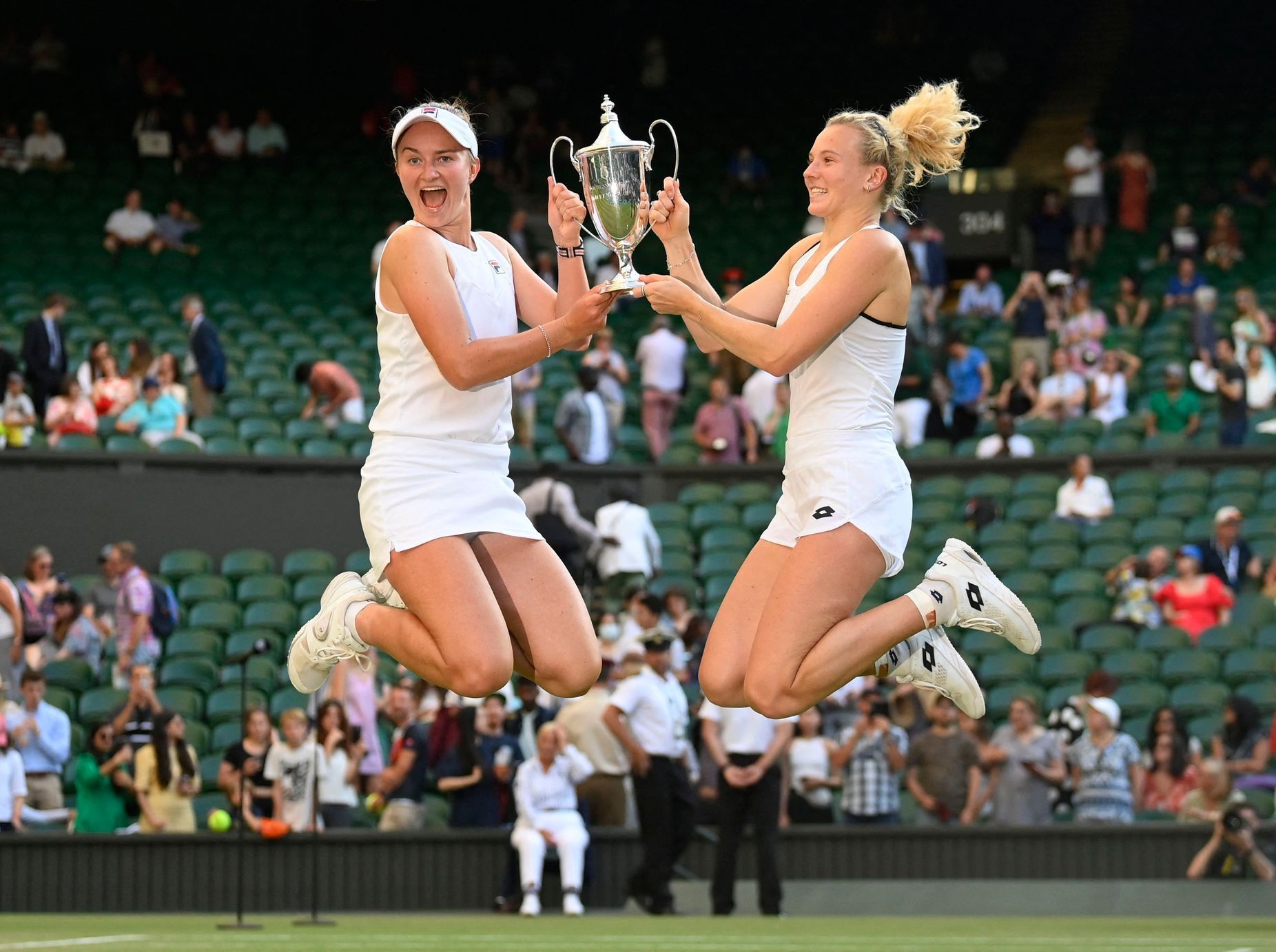 Tenis, Wimbledon 2022, Barbora Krejčíková, Kateřina Siniaková, Finále ...