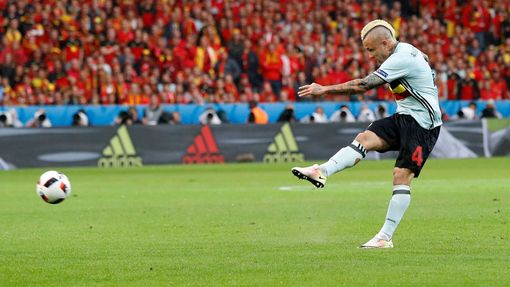 Euro 2016, Wales-Belgie: Radja Nainggolan dává gól na 0:1