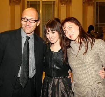 Ewa Farna se svými spolupracovníky.