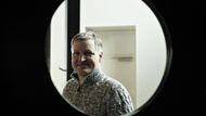 Pro ředitele pivovaru Milana Wimmera i jeho padesát zaměstnanců to smutný pohled je: "Zaměstnancům chybí kontakt, jsou zvyklí celý den běhat mezi stoly a povídat si s hosty. Co se týká provozu, děláme, co umíme. Na této pobočce máme výhodu služby drive-in, která, zdá se, zákazníkům vyhovuje. Průměrně se tady zastaví až 200 lidí denně, což nám pomáhá přežít. V druhé provozovně je ta situace podstatně horší, tam by to bez státní pomoci bylo fatální."