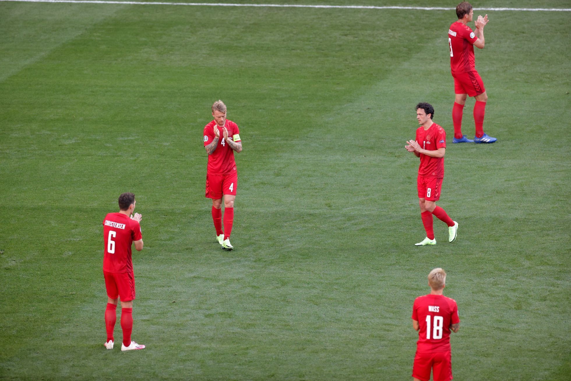 fotbal, ME, Euro 2020, Dánsko - Belgie, potlesk pro Christiana Eriksena v 10. minutě utkání