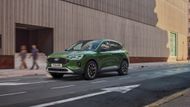 Ford Kuga v nové verzi Active s ochrannými plasty na boku.