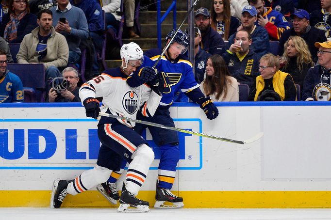 Vladimír Sobotka a Darnell Nurse v NHL 2017-18