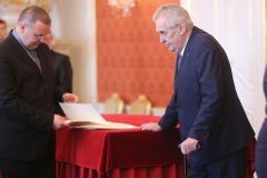 Někdo šíří lži o hospitalizaci prezidenta, tvrdí Ovčáček. Hrad podá trestní oznámení