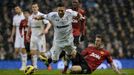 Dempsey a Carrick v utkání Tottenham - Manchester United