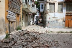 Řecko a Turecko zasáhlo zemětřesení, na ostrově Lesbos je nejméně jeden mrtvý a deset zraněných