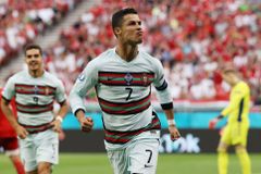 Ronaldo vstoupil do historie, Portugalci zlomili domácí Maďary třemi góly v závěru