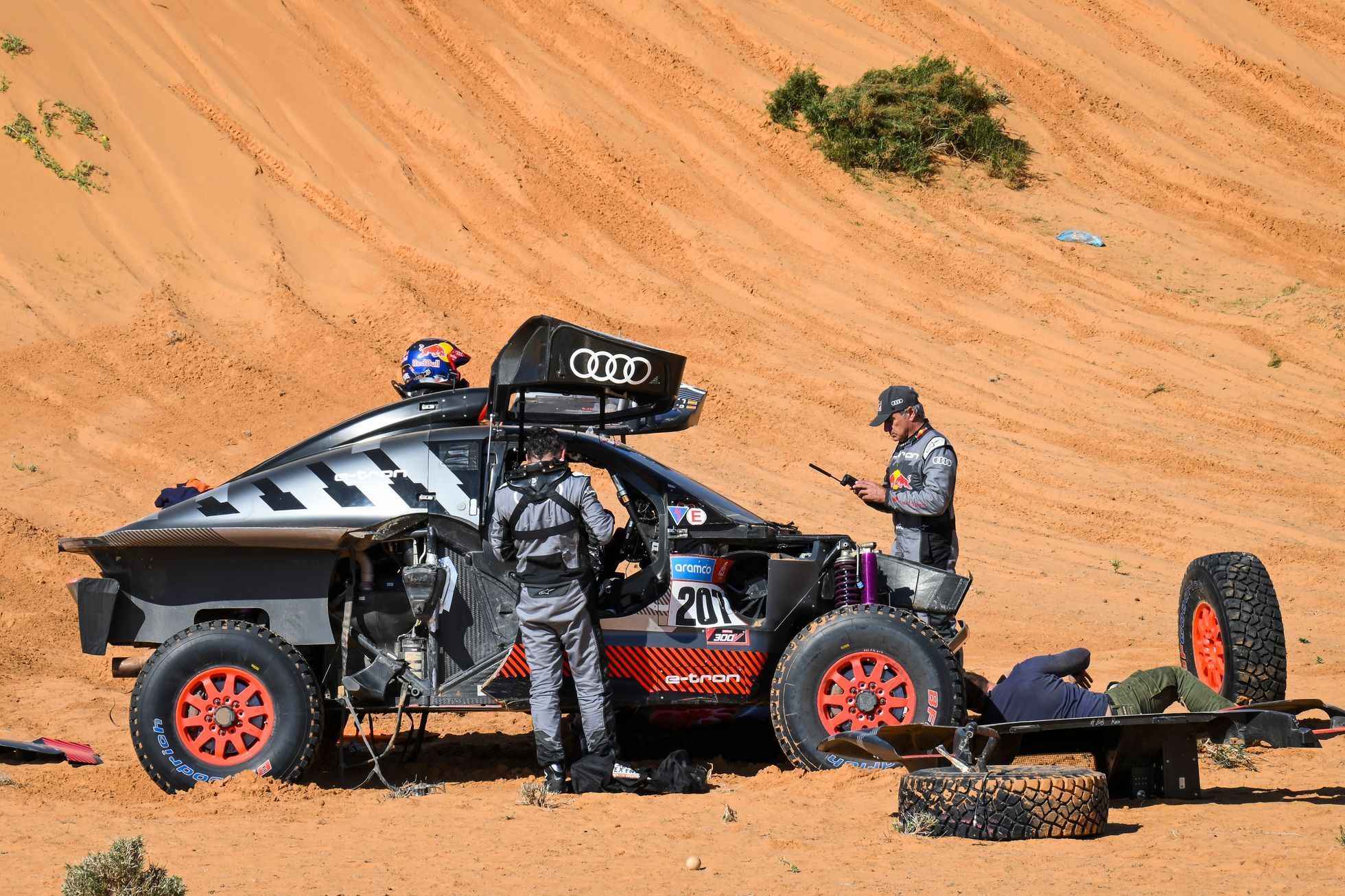 6. etapa Rallye Dakar 2023: havárie Carlose Sainze