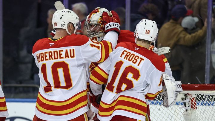 Čtyři pokusy, jediná výhra. V NHL se z českých gólmanů radoval jen Vladař; Zdroj foto: Reuters