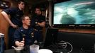 April 24, 2011 - Cape Canaveral, Florida, U.S. - -- Cape Canaveral, Fla. -- Lieutenant James Asaro, sitting, with other submariners watch a video screen in the wardroom aboard the USS Annapolis (SSN 760), a S6G nuclear reactor powered fast attack submarine, as it submerges while sailing from Cape Canaveral on Sunday. The USS Annapolis measures 362 ft. in length and 33 ft. at the beam, a diving depth of over 400 ft., 27+ mph, 12 vertical launch missile tubes, 4 torpedo tubes, and a crew of 130 enlisted submariners. The submarine was commissioned April 11, 1992 with its homeport in Groton, Connecticut. USS Annapolis sailed to the 21st Anniversary of Fleet Week at Port Everglades, Fort Lauderdale. (Credit Image: © Gary Coronado/The Palm Beach Post) ( automatický překlad do češtiny )