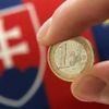 Slovenský ministr financí Jan Počiatek drží slovenské euro
