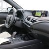Lexus UX300e elektromobil