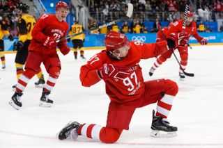 Nikita Gusev slaví gól ve finále olympiády 2018.
