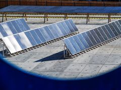 Výstava čerpá energii ze solárních panelů.