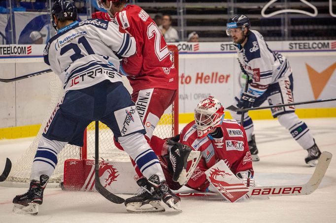 33. kolo hokejové Tipsport extraligy, Vítkovice - Třinec: Třinecký brankář Patrik Bartošák.