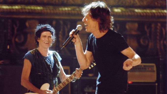 Jumpin' Jack Flash je stálicí repertoáru Rolling Stones od 60. let. Záznam z koncertního filmu Shine a Light (2008).