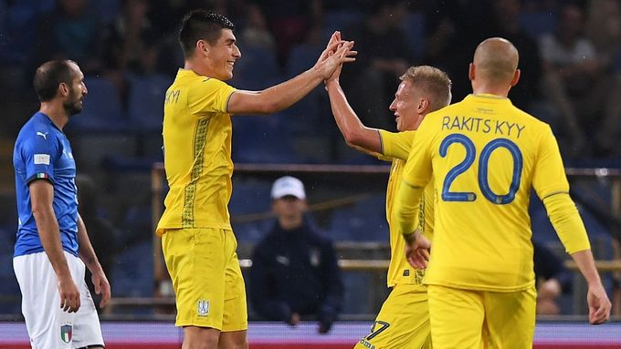fotbal, přátelský zápas, Itálie - Ukrajina, Ruslan Malinovskij oslavuje gól na 1:1