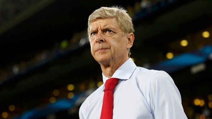 Arsene Wenger slíbil, že zůstane i příští sezony věrný Arsenalu.