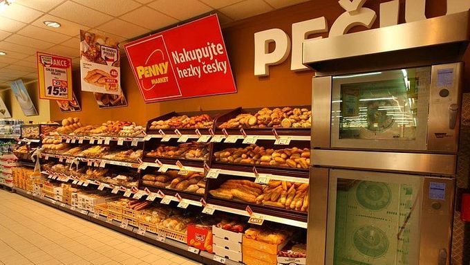 V současnosti prodejní dobu obchodů v Česku během státních svátků žádný předpis nereguluje.