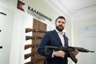 Obchodník chtěl do Česka přivézt tisíc zbraní firmy Kalašnikov, zarazil to ministr