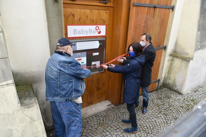 Zakladatel babyboxů Ludvík Hess se zástupci Prahy 8 v říjnu 2020,  kdy otevřeli babybox v této části Prahy. Do něj vložili rodiče 1. ledna 2025 své čtrnáctidenní dítě.