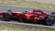 Michael Schumacher v kokpitu monopostu F2007 na trati v Mugellu