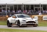 Měnit musel i Aston Martin, když v roce 2015 uvedl nejsportovnější verzi modelu V12 Vantage. Chtěl ji pojmenovat Vantage GT3, to se nicméně nelíbilo Porsche, které prodává nejsportovnější 911 právě s dodatkem GT3. Britové tak stovku kupé vyrobili pod označením Vantage GT12.