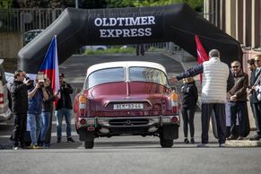 Český závod: Staré škodovky, Tatra 603 i carevna vyrazily po stopách Orient Expressu