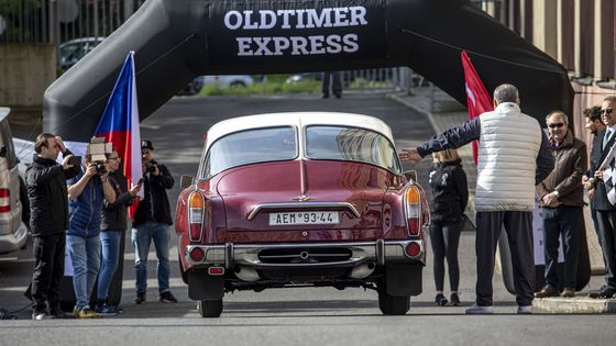 Český závod: Staré škodovky, Tatra 603 i carevna vyrazily po stopách Orient Expressu