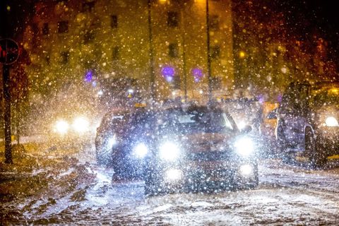 Na východě Česka bude v neděli silně sněžit. Hrozí náledí, varují meteorologové