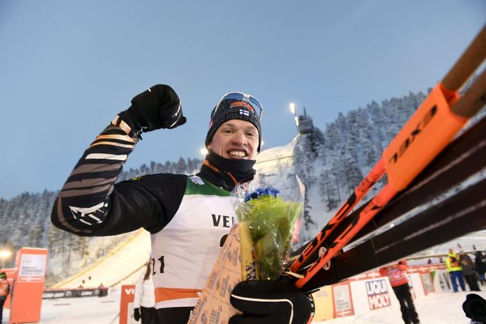 Winner Iivo Niskanen of Finland celebrates after the men's Cross Country 15 km Classic race at FIS Ruka Nordic 2016 World Cup season opening in Kuusamo